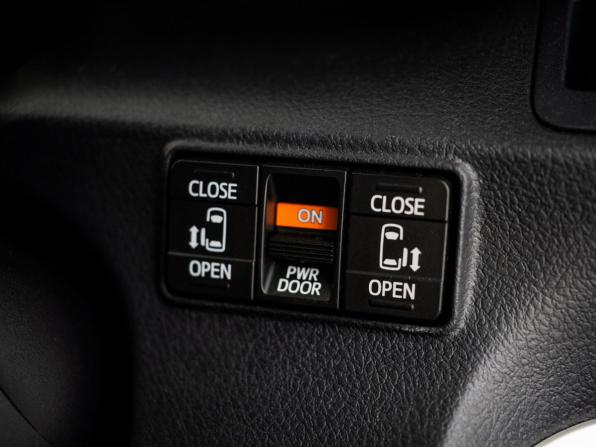 Toyota Sienta I Рестайлинг 2 с пробегом 2015 года, цена 1 250 000 рублей, 157156 км, компактвэн, Автокод Объявления