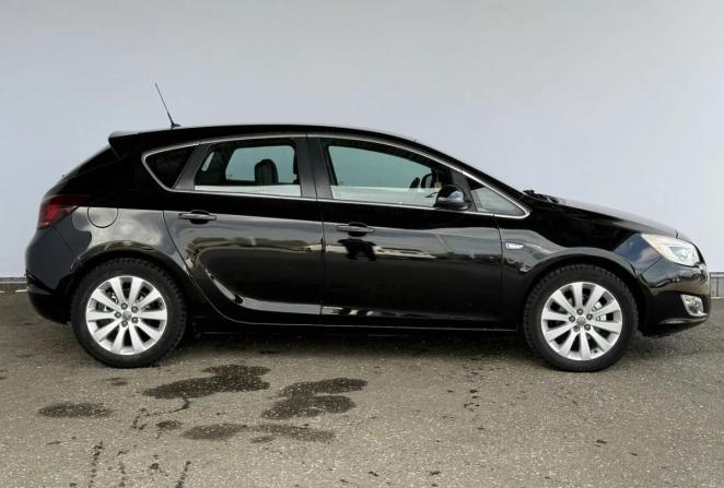 Opel Astra J с пробегом 2011 года, цена 650 000 рублей, 202403 км, хэтчбек, Автокод Объявления
