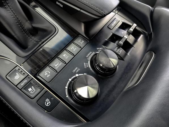 Lexus LX III Рестайлинг 2 с пробегом 2019 года, цена 10 245 000 рублей, 50975 км, внедорожник, Автокод Объявления