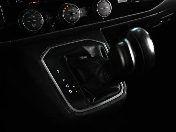 Volkswagen Multivan T6 Рестайлинг с пробегом 2021 года, цена 6 249 000 рублей, 105625 км, минивэн, Автокод Объявления