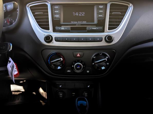 Hyundai Solaris II Рестайлинг с пробегом 2022 года, цена 1 665 000 рублей, 68053 км, седан, Автокод Объявления
