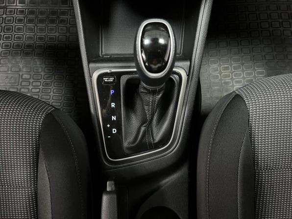 Hyundai Solaris II Рестайлинг с пробегом 2021 года, цена 1 415 000 рублей, 109758 км, седан, Автокод Объявления