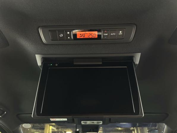 Toyota Noah III (R80) Рестайлинг с пробегом 2019 года, цена 2 799 000 рублей, 48005 км, минивэн, Автокод Объявления
