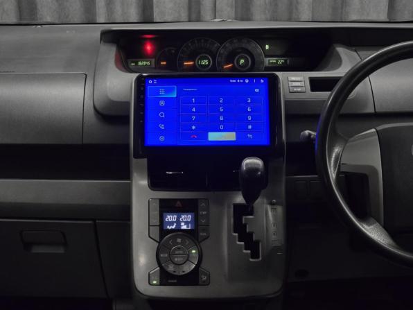 Toyota Voxy II (R70) с пробегом 2009 года, цена 1 420 000 рублей, 182800 км, минивэн, Автокод Объявления