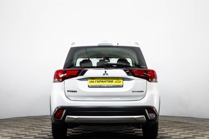 Mitsubishi Outlander III Рестайлинг 2 с пробегом 2017 года, цена 1 959 000 рублей, 182000 км, внедорожник, Автокод Объявления