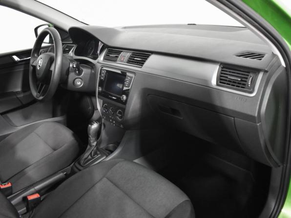 Skoda Rapid I Рестайлинг с пробегом 2018 года, цена 1 040 000 рублей, 120000 км, лифтбек, Автокод Объявления