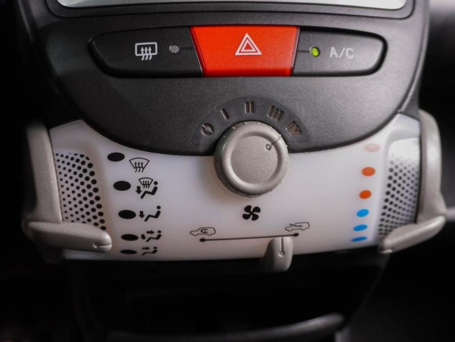 Peugeot 107 I Рестайлинг 2 Воронеж  - изображение 13
