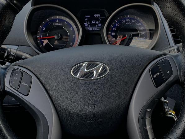 Hyundai Elantra V (MD) Рестайлинг с пробегом 2015 года, цена 1 179 000 рублей, 198167 км, седан, Автокод Объявления