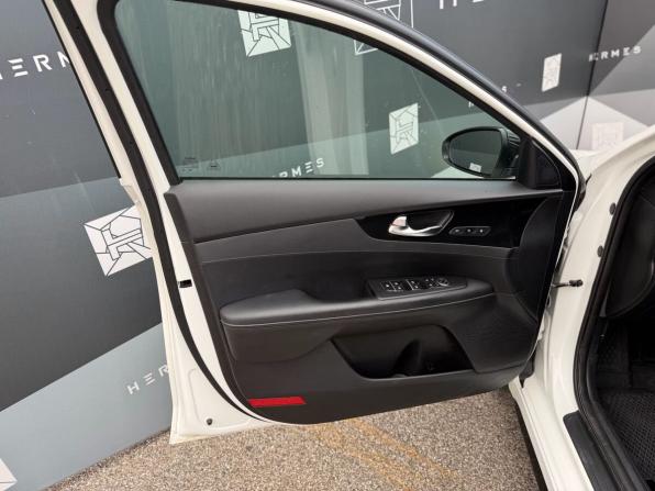 Kia Cerato IV Рестайлинг с пробегом 2022 года, цена 2 300 000 рублей, 80324 км, седан, Автокод Объявления