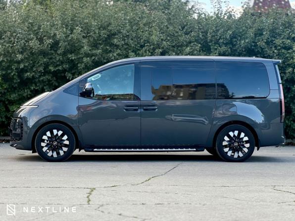 Hyundai Staria I с пробегом 2024 года, цена 8 490 000 рублей, 6430 км, минивэн, Автокод Объявления