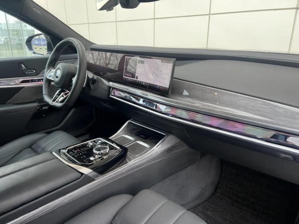 BMW 7 серии VII (G70) с пробегом 2024 года, цена 15 100 000 рублей, 5925 км, седан, Автокод Объявления