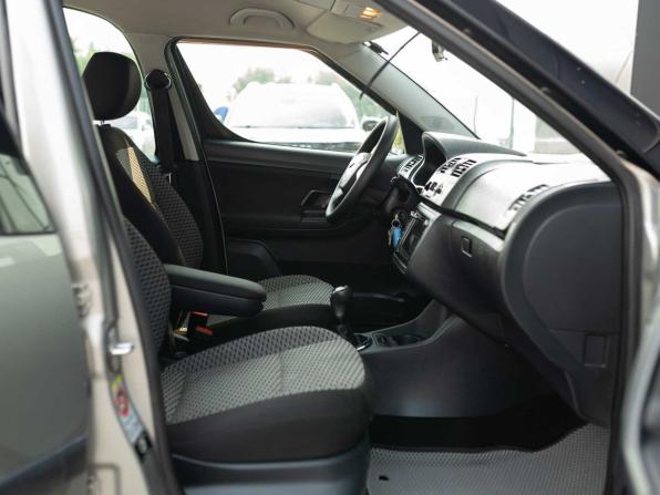 Skoda Roomster I Рестайлинг с пробегом 2011 года, цена 630 000 рублей, 216887 км, компактвэн, Автокод Объявления