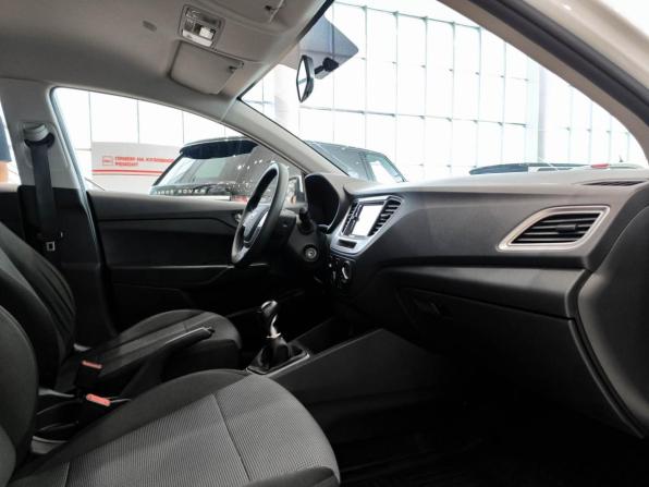 Hyundai Solaris II с пробегом 2019 года, цена 1 390 000 рублей, 74463 км, седан, Автокод Объявления