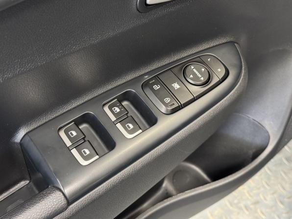Kia Rio IV Рестайлинг с пробегом 2022 года, цена 1 230 000 рублей, 74482 км, седан, Автокод Объявления