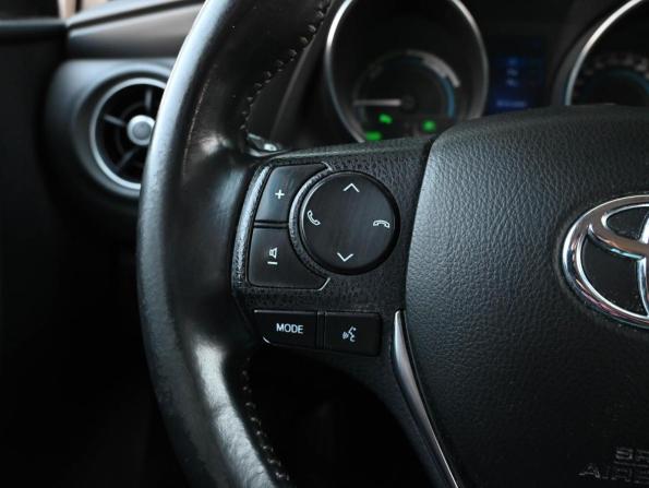 Toyota Auris II Рестайлинг с пробегом 2018 года, цена 1 789 000 рублей, 105080 км, хэтчбек, Автокод Объявления