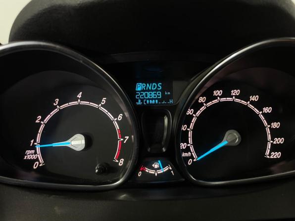 Ford Fiesta Mk6 Рестайлинг с пробегом 2015 года, цена 700 000 рублей, 220900 км, седан, Автокод Объявления