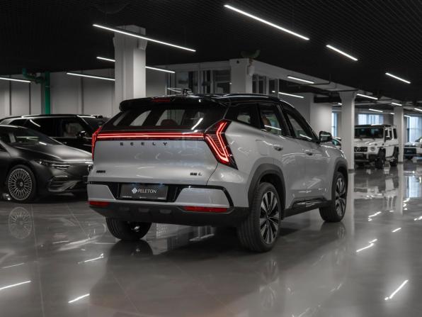 Geely Atlas II с пробегом 2025 года, цена 3 140 000 рублей, 30 км, внедорожник, Автокод Объявления