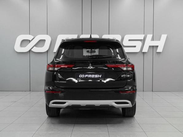 Mitsubishi Outlander IV с пробегом 2023 года, цена 4 200 000 рублей, 38244 км, внедорожник, Автокод Объявления