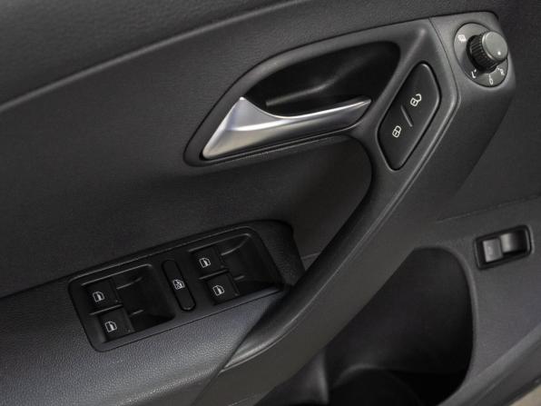 Volkswagen Polo V Рестайлинг с пробегом 2018 года, цена 1 090 000 рублей, 128131 км, седан, Автокод Объявления