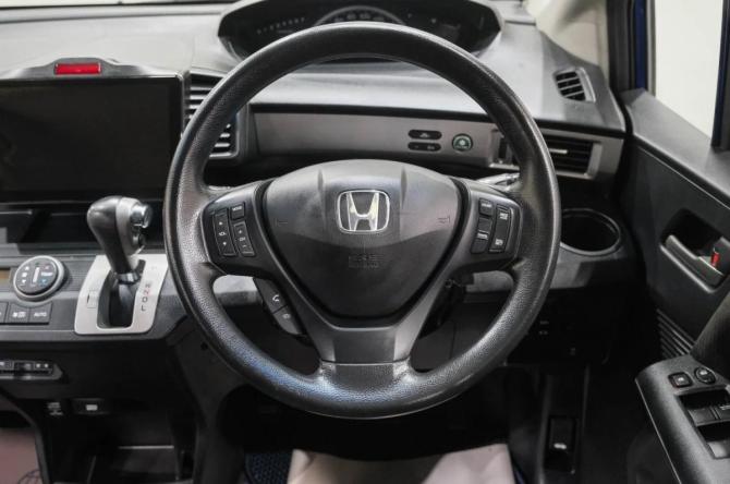 Honda Freed I с пробегом 2011 года, цена 1 049 000 рублей, 202000 км, компактвэн, Автокод Объявления