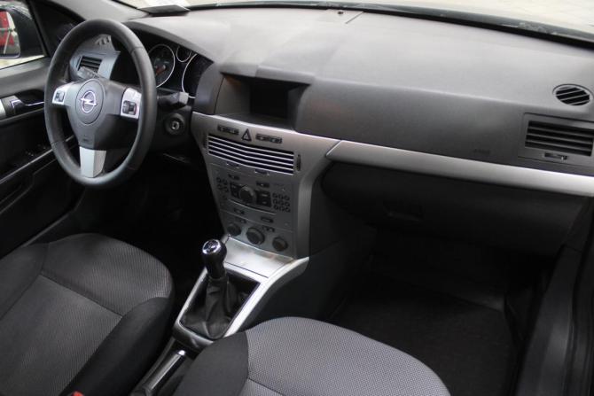 Opel Astra H Рестайлинг с пробегом 2011 года, цена 484 000 рублей, 193755 км, седан, Автокод Объявления