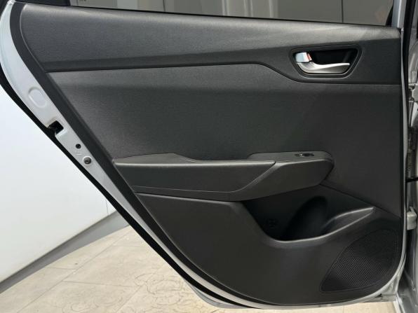 Hyundai Solaris II Рестайлинг с пробегом 2021 года, цена 1 330 000 рублей, 99365 км, седан, Автокод Объявления