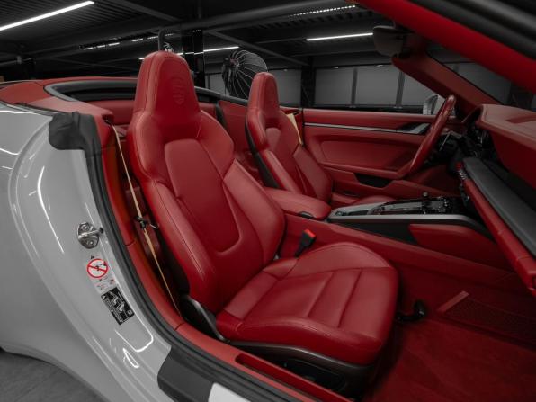Porsche 911 VIII (992) с пробегом 2019 года, цена 14 740 000 рублей, 34595 км, кабриолет, Автокод Объявления