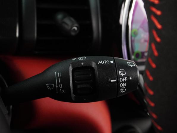 Mini Hatch III (F55/F56) Рестайлинг 2 с пробегом 2021 года, цена 4 665 000 рублей, 2459 км, хэтчбек, Автокод Объявления