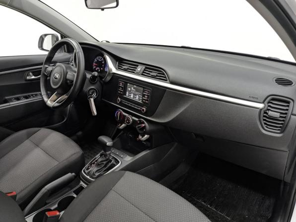 Kia Rio IV Рестайлинг с пробегом 2021 года, цена 1 640 000 рублей, 57227 км, седан, Автокод Объявления