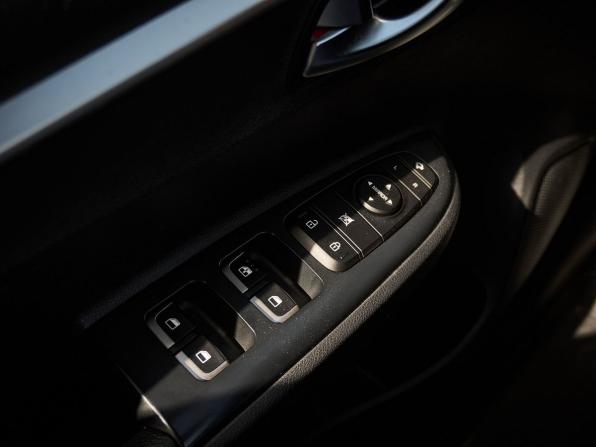 Kia Rio IV Рестайлинг с пробегом 2020 года, цена 1 774 000 рублей, 78981 км, седан, Автокод Объявления