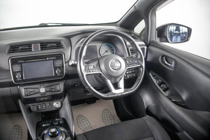 Nissan Leaf II (ZE1) с пробегом 2018 года, цена 1 749 000 рублей, 140100 км, хэтчбек, Автокод Объявления