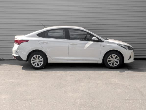 Hyundai Solaris II Рестайлинг с пробегом 2022 года, цена 1 650 000 рублей, 76792 км, седан, Автокод Объявления