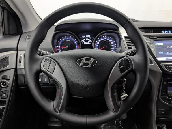 Hyundai Elantra V (MD) Рестайлинг с пробегом 2015 года, цена 1 250 000 рублей, 92612 км, седан, Автокод Объявления