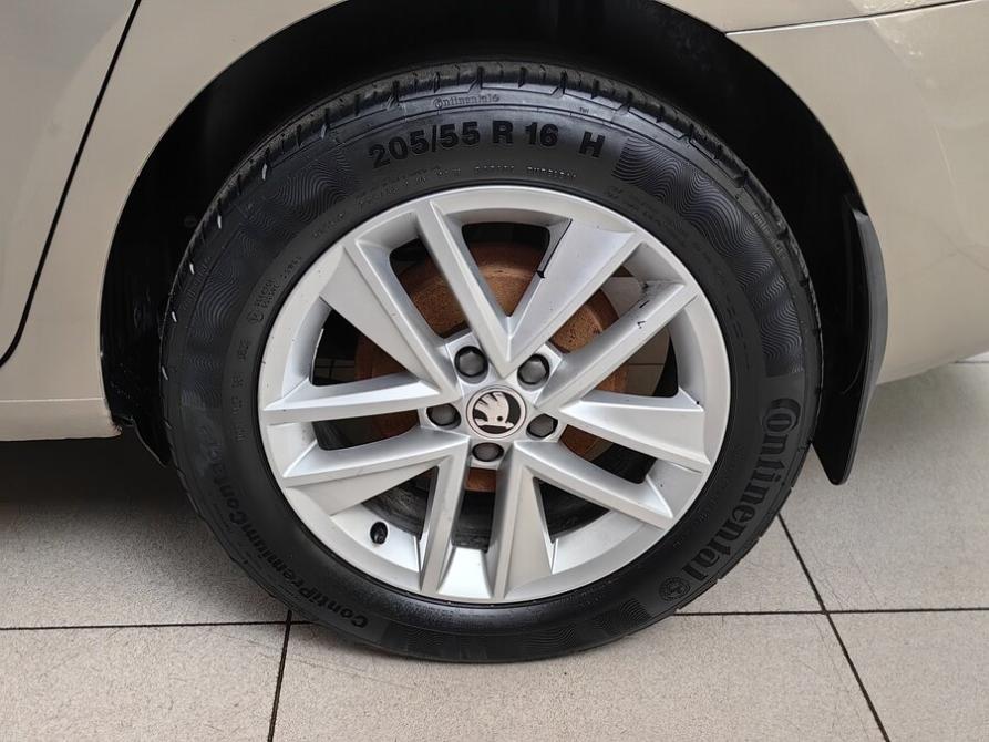 Skoda Rapid I Рестайлинг Подольск  - изображение 23