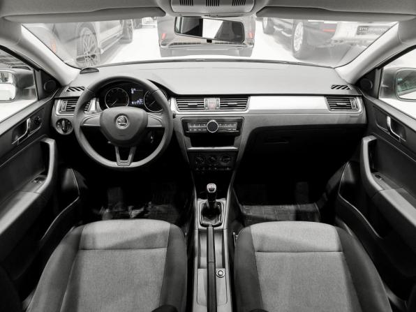 Skoda Rapid I с пробегом 2016 года, цена 1 080 000 рублей, 88160 км, лифтбек, Автокод Объявления