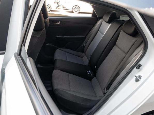 Hyundai Solaris II с пробегом 2018 года, цена 1 690 000 рублей, 7599 км, седан, Автокод Объявления