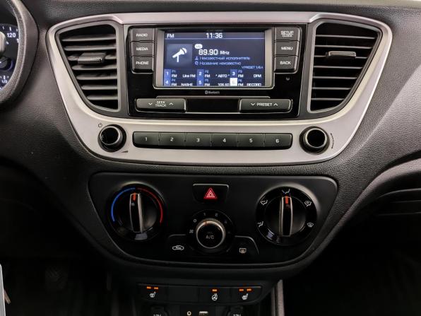 Hyundai Solaris II с пробегом 2018 года, цена 1 100 000 рублей, 167007 км, седан, Автокод Объявления