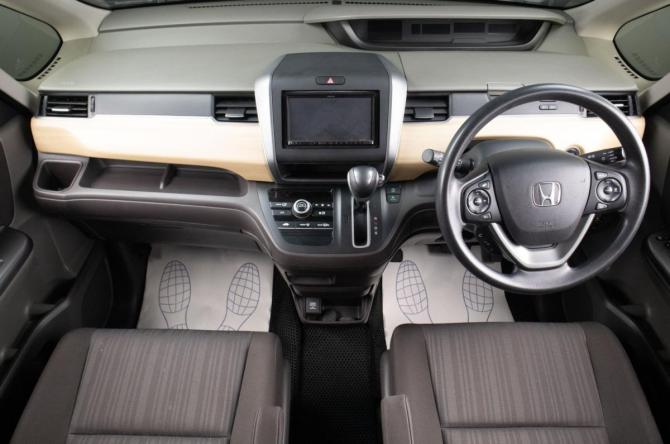 Honda Freed II с пробегом 2017 года, цена 1 499 000 рублей, 106000 км, компактвэн, Автокод Объявления