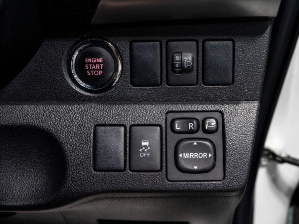 Toyota Ractis II с пробегом 2010 года, цена 1 080 000 рублей, 141249 км, хэтчбек, Автокод Объявления