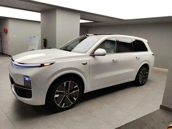 Новый Li Auto (Lixiang) L9 I Рестайлинг 2025 года, цена 11 600 000 рублей, внедорожник, Автокод Объявления