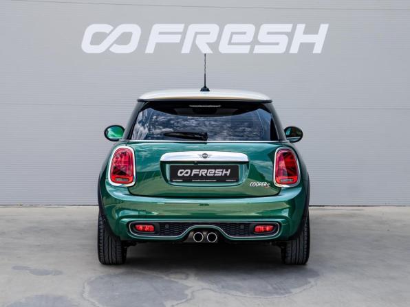 Mini Hatch III (F55/F56) Рестайлинг с пробегом 2019 года, цена 2 645 000 рублей, 112551 км, хэтчбек, Автокод Объявления
