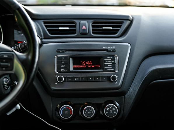 Kia Rio III Рестайлинг с пробегом 2017 года, цена 1 040 000 рублей, 124359 км, седан, Автокод Объявления