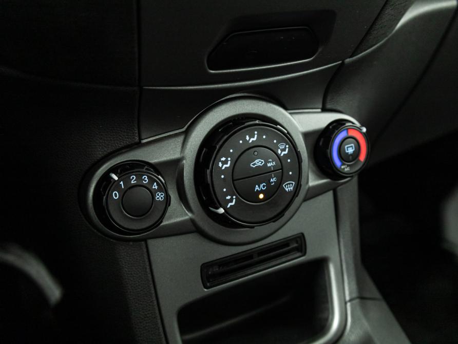 Ford Fiesta Mk6 Рестайлинг Санкт-Петербург  - изображение 15