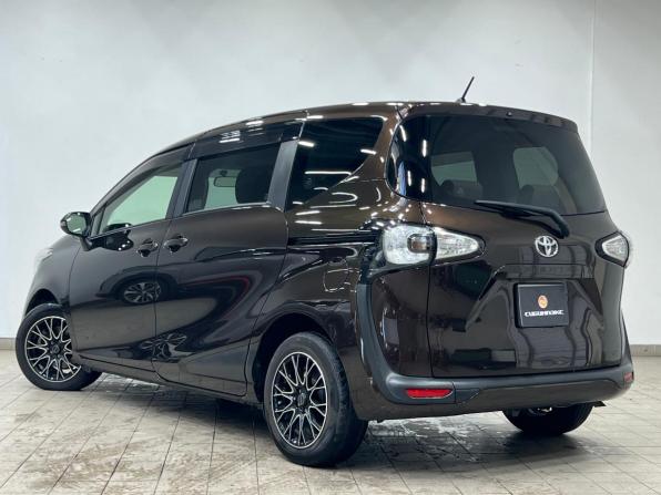 Toyota Sienta II с пробегом 2015 года, цена 1 239 000 рублей, 95119 км, минивэн, Автокод Объявления