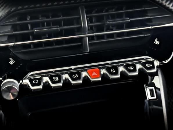 Peugeot 2008 II с пробегом 2021 года, цена 1 770 000 рублей, 118589 км, внедорожник, Автокод Объявления