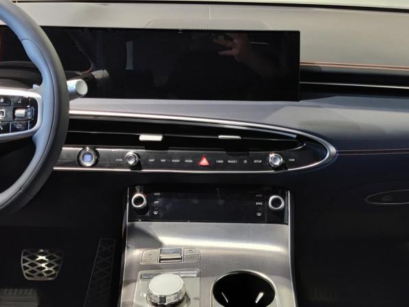 Genesis GV70 I Рестайлинг с пробегом 2024 года, цена 7 170 000 рублей, 1237 км, внедорожник, Автокод Объявления