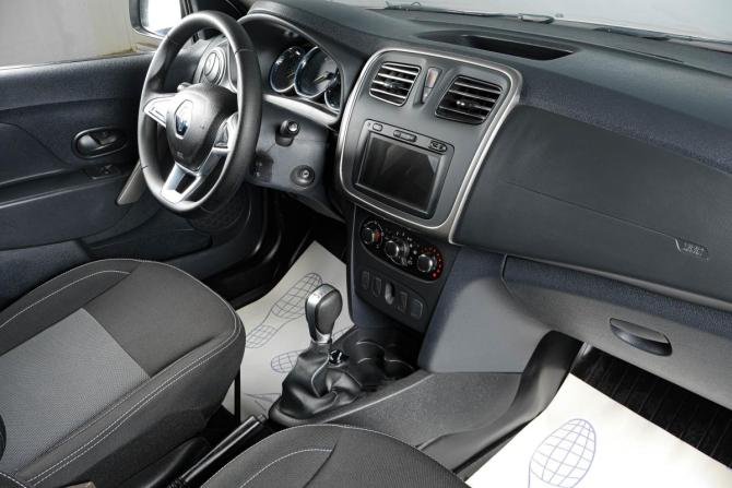 Renault Logan II Рестайлинг с пробегом 2022 года, цена 1 229 000 рублей, 216000 км, седан, Автокод Объявления