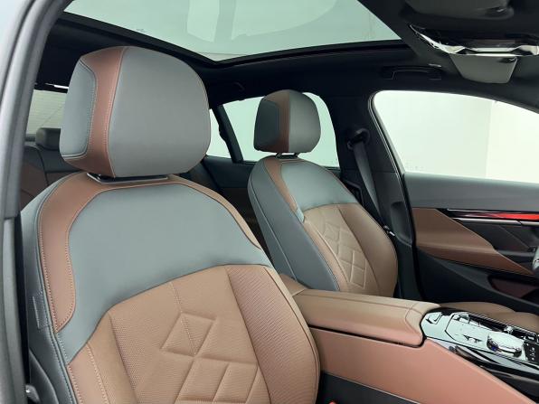 BMW 5 серии VIII (G60/G61/G68) с пробегом 2025 года, цена 8 840 000 рублей, 12500 км, седан, Автокод Объявления