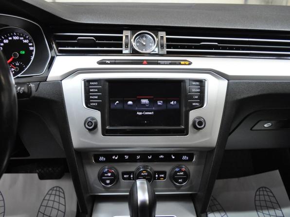 Volkswagen Passat B8 с пробегом 2015 года, цена 1 422 700 рублей, 159920 км, седан, Автокод Объявления
