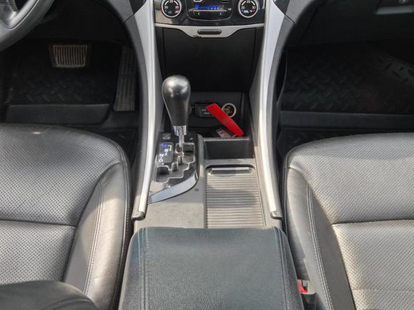 Hyundai Sonata VI (YF) с пробегом 2011 года, цена 1 050 000 рублей, 203770 км, седан, Автокод Объявления